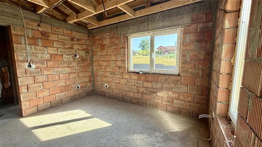 Casă individuală cu 4 camere cu Teren 750 Mp în Popricani