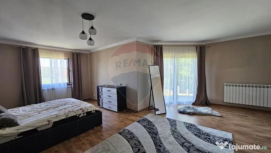 Casă cu 6 camere cu Teren 3600 Mp în Hănțești