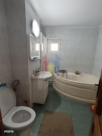 Apartament cu 4 camere decomandat în Buzaului