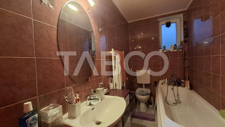Apartament cu 3 camere decomandat, mobilat în Calea Poplăcii