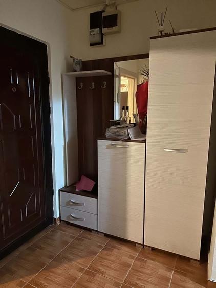 Apartament cu 3 camere decomandat în Exterior Vest