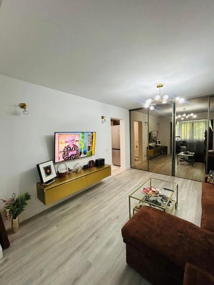 Apartament cu 2 camere semidecomandat, mobilat în Sud
