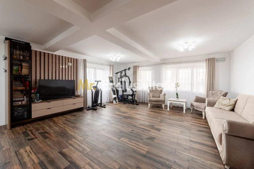 Casă cu Teren 477 Mp în Bradu