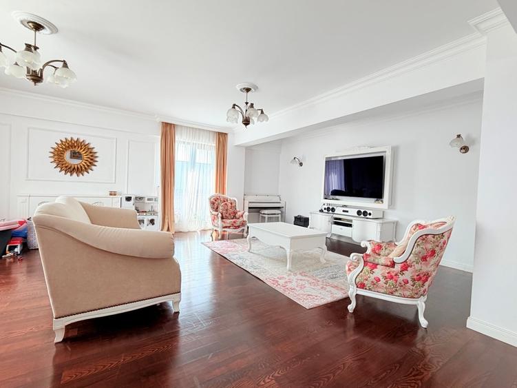Apartament cu 4 camere decomandat în Domenii