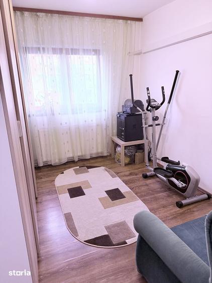 Apartament cu 3 camere decomandat în Crângași