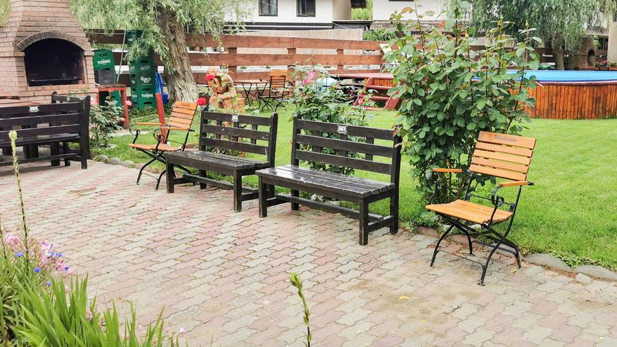 Casă individuală cu 12 camere cu Piscina în Uzlina