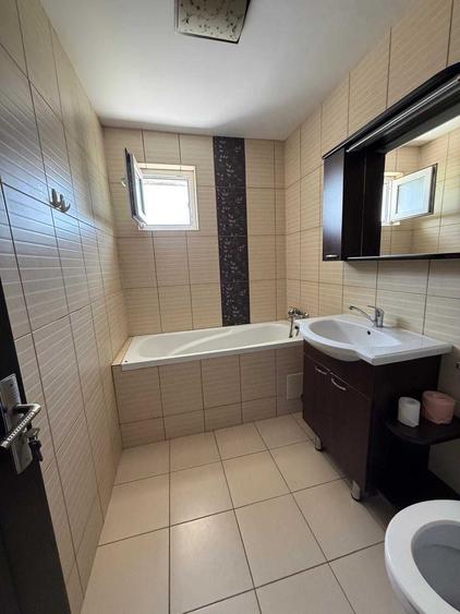 Apartament cu 2 camere semidecomandat în Girocului