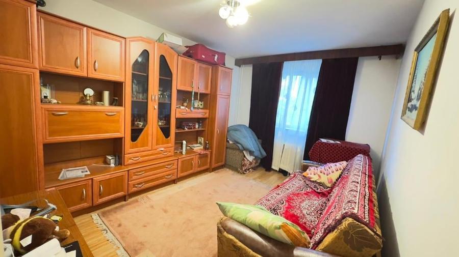 Apartament cu 3 camere decomandat în Noua