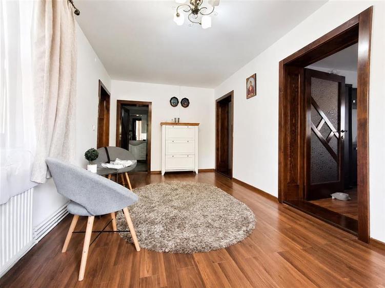 Casă individuală cu 6 camere cu Teren 300 Mp în Șelimbăr