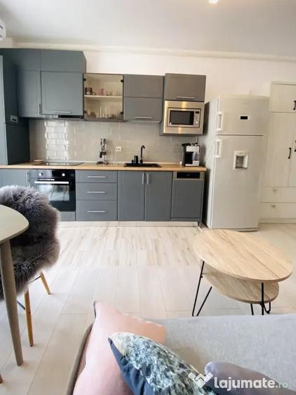 Apartament cu 2 camere semidecomandat în Central