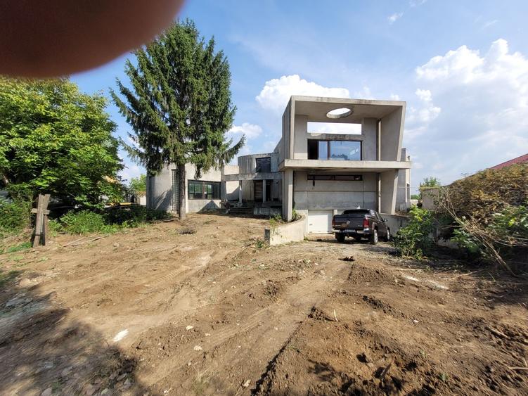 Casă cu 4 camere în Balotești