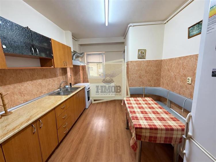 Apartament cu 4 camere decomandat, mobilat în Vasile Aaron