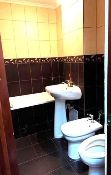 Apartament cu 4 camere decomandat în Unirii