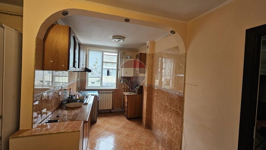 Apartament cu 2 camere decomandat, mobilat în Central