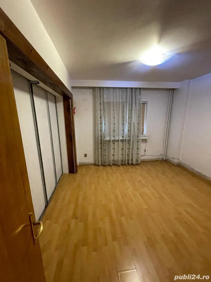 Apartament cu 4 camere decomandat în Republicii