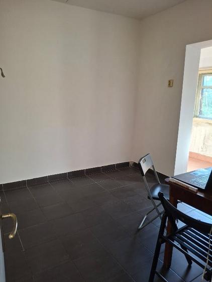 Apartament cu 4 camere semidecomandat în 1 Mai