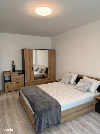 Apartament cu 3 camere decomandat în Exterior Vest
