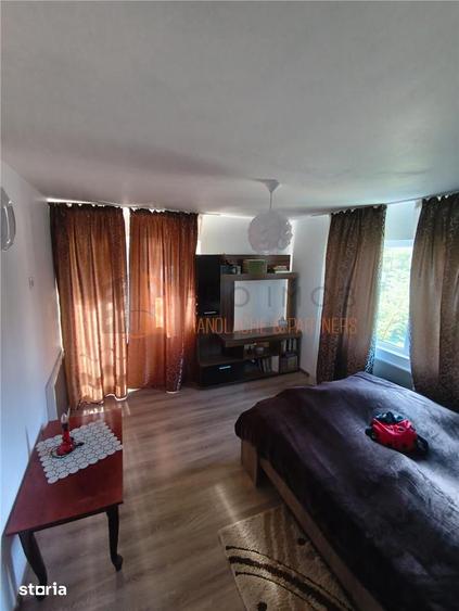 Casă cu 5 camere decomandat cu Teren 1350 Mp în Vintilă Vodă