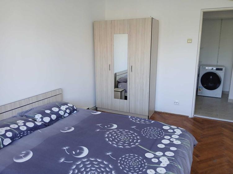 Apartament cu 2 camere decomandat în Podu Roș