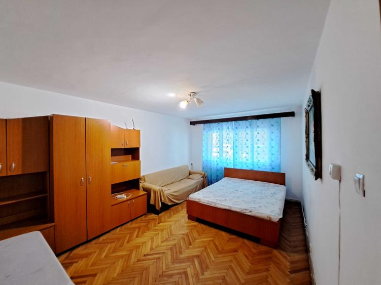 Apartament cu 2 camere decomandat în Cetate