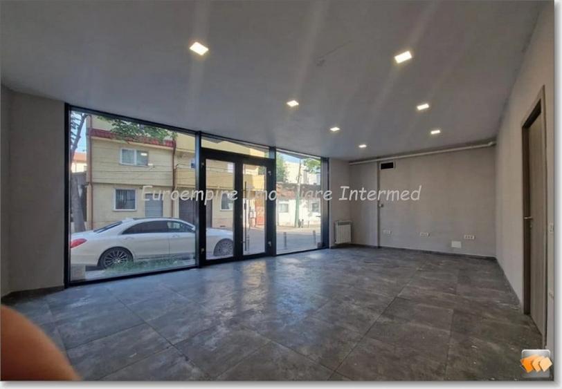 Spațiu comercial, de 44 mp, în Trocadero