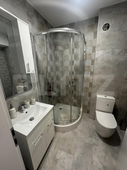 Apartament cu 3 camere semidecomandat, mobilat în Independenței