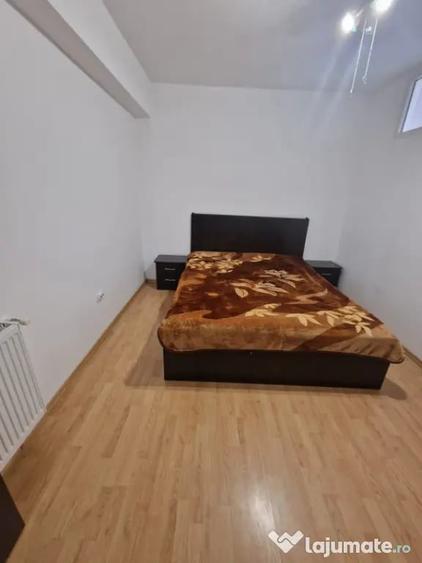 Apartament cu 3 camere semidecomandat în Ipotești