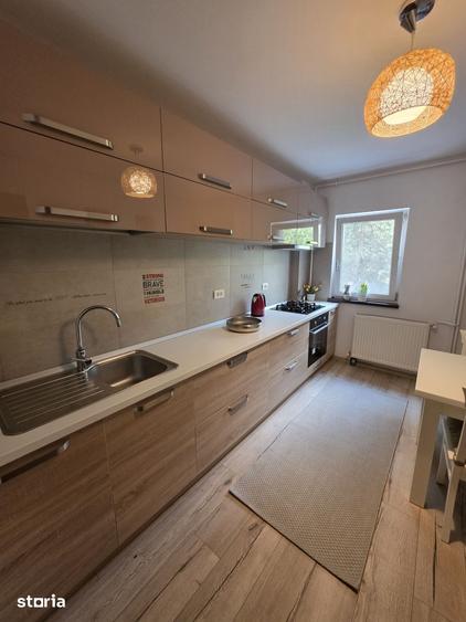 Apartament cu 4 camere decomandat în Tomis Nord