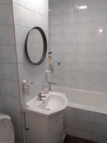 Apartament cu 3 camere decomandat în Valea Oltului