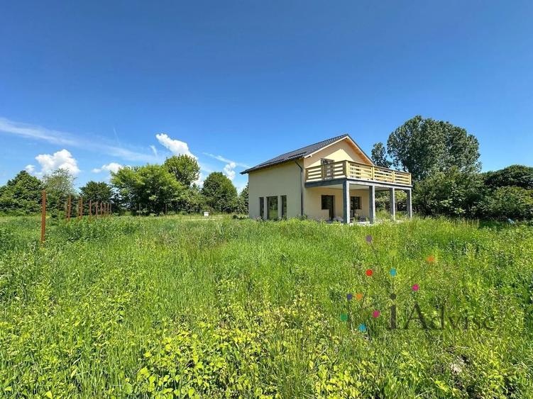 Casă individuală cu 4 camere cu Canalizare în Hălchiu