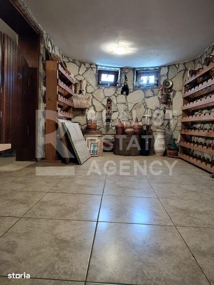 Casă cu 9 camere cu Teren 2000 Mp în Central