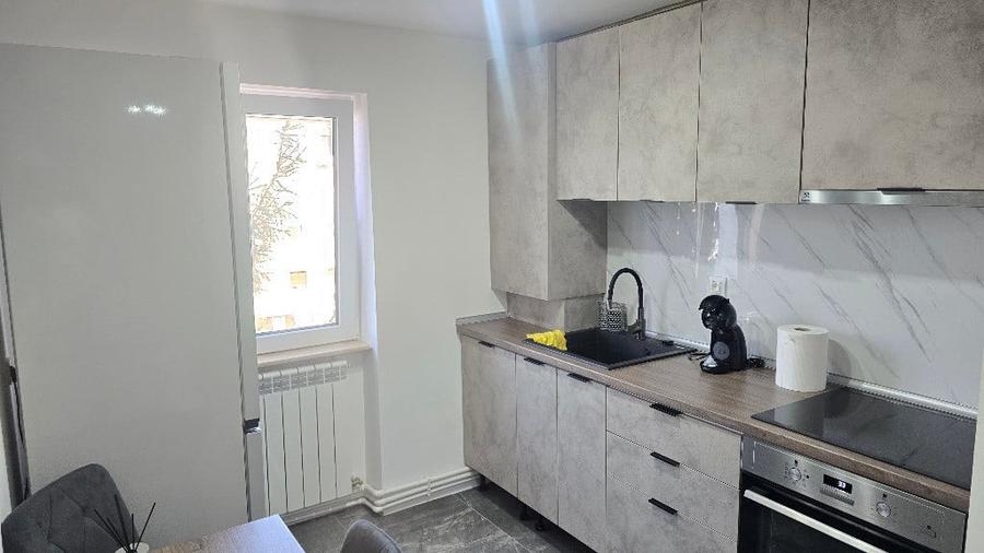 Apartament cu 2 camere semidecomandat în Zamfirescu
