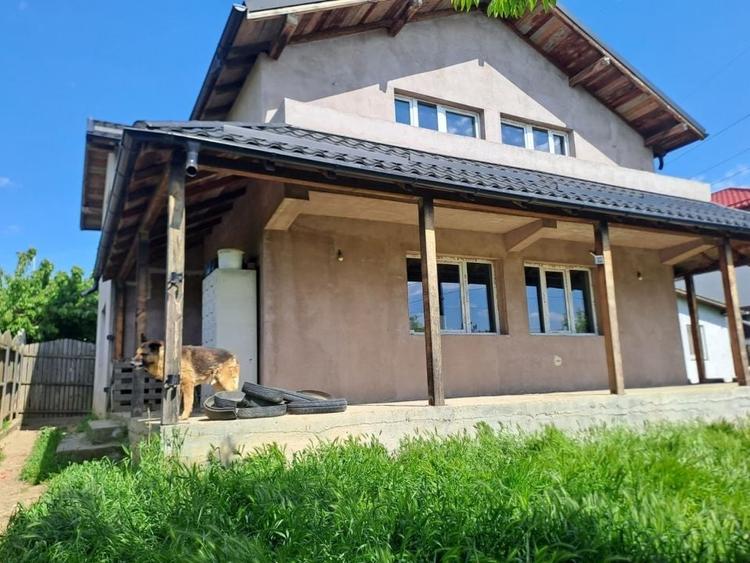 Casă individuală cu 5 camere cu Canalizare în Jieni