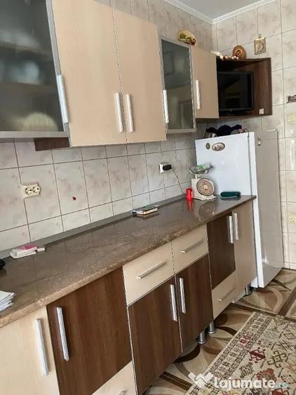 Apartament cu 3 camere decomandat în Plantelor