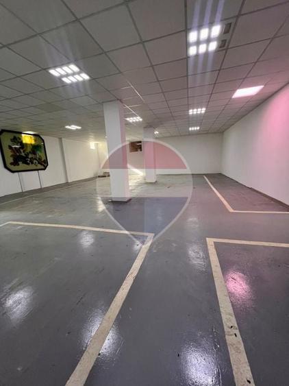 Spațiu comercial, de 297.51000976563 mp, în Central