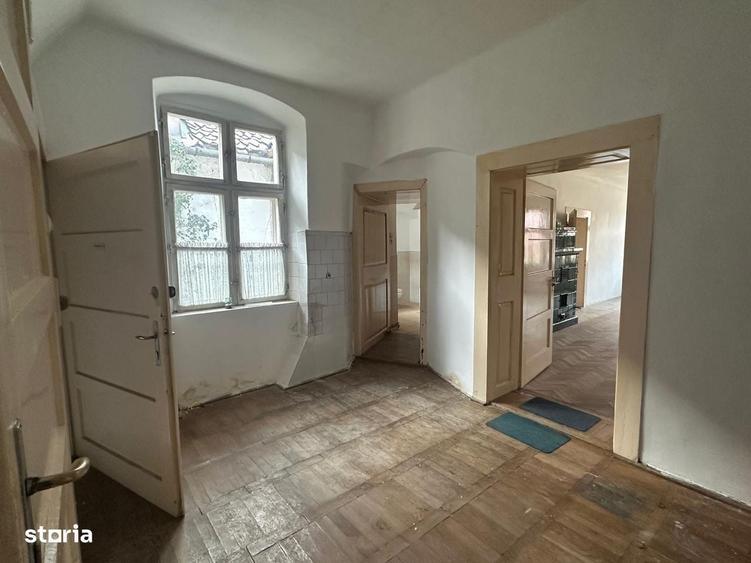 Casă cu 4 camere cu Teren 294 Mp în Central