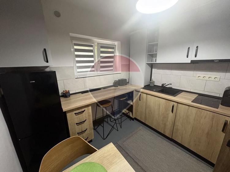 Apartament cu 2 camere decomandat, mobilat în Central