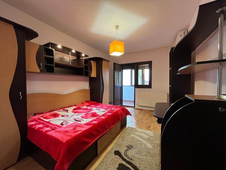 Apartament cu 3 camere semidecomandat, mobilat în Vatra Luminoasă