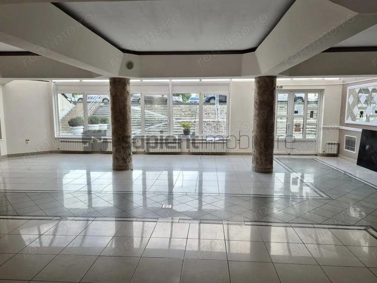 Spațiu comercial, de 395 mp, în Centru Civic