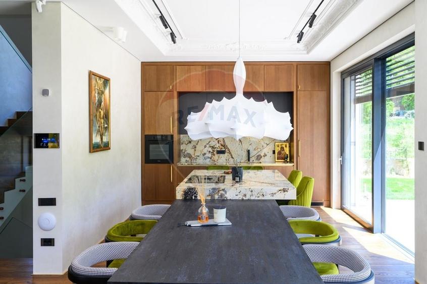 Casă individuală cu 7 camere cu Teren 1140 Mp în Făget
