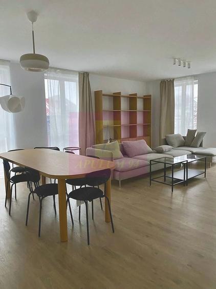 Apartament cu 3 camere decomandat în Central