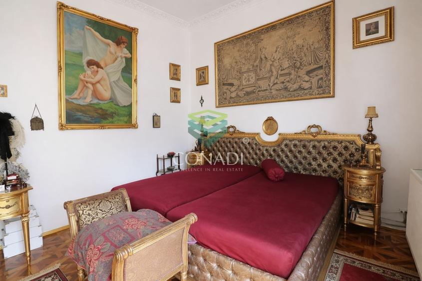 Casă individuală cu 11 camere cu Canalizare în Primăverii