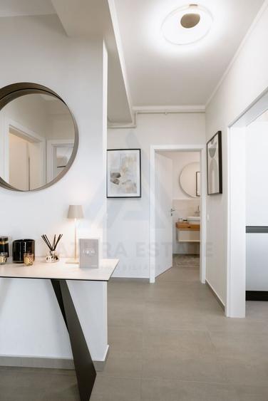 Apartament cu 5 camere decomandat în Cristian