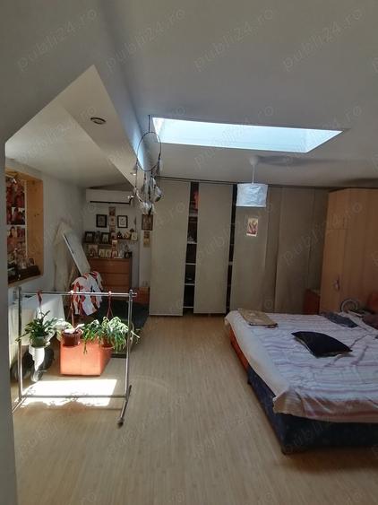 Casă cu 8 camere cu Teren 220 Mp în Berceni
