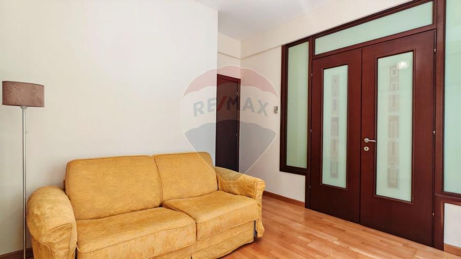 Apartament cu 3 camere decomandat, mobilat în Arcul de Triumf