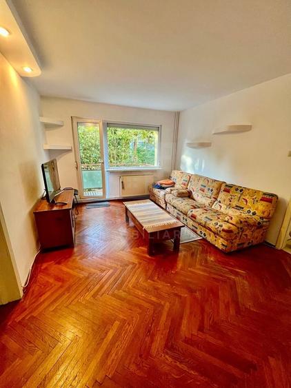 Apartament cu 3 camere semidecomandat, mobilat în Astra