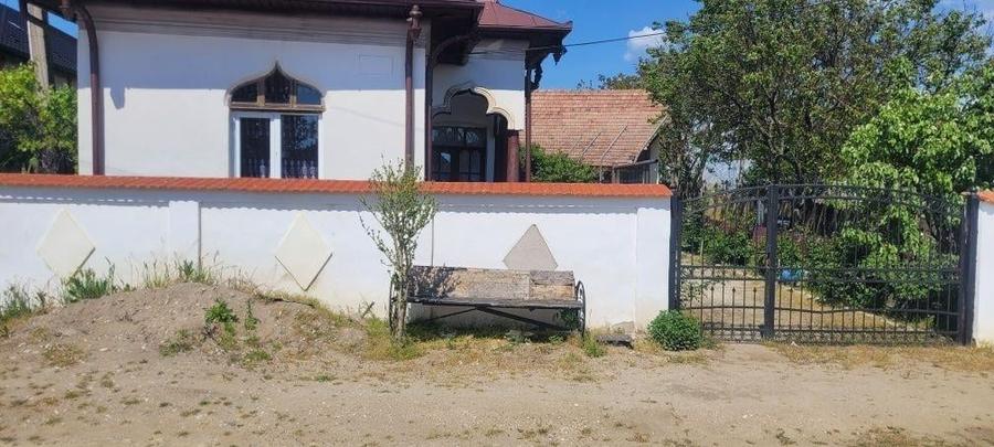Casă individuală cu 4 camere cu Canalizare în Teasc