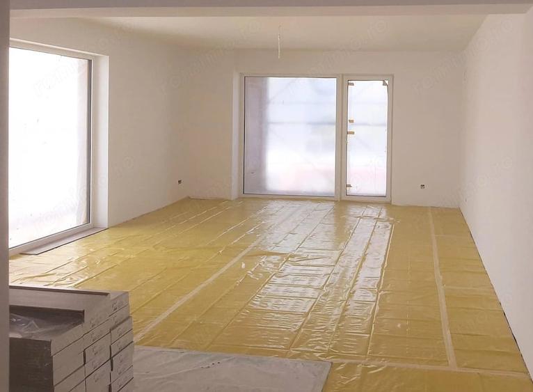 Garsonieră decomandată în Noua