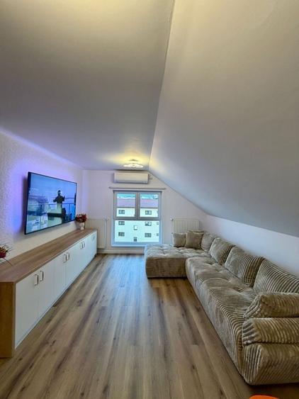Apartament cu 4 camere decomandat în Central
