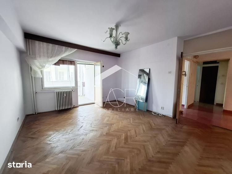Apartament cu 3 camere decomandat în Republicii